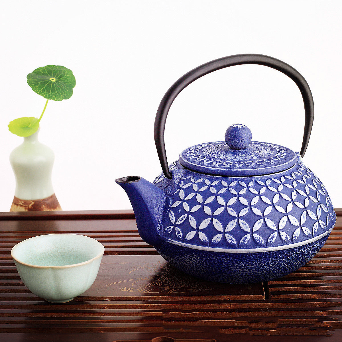 Elegant Blue Cast Iron Teapot – Tradition Meets Timeless Craft